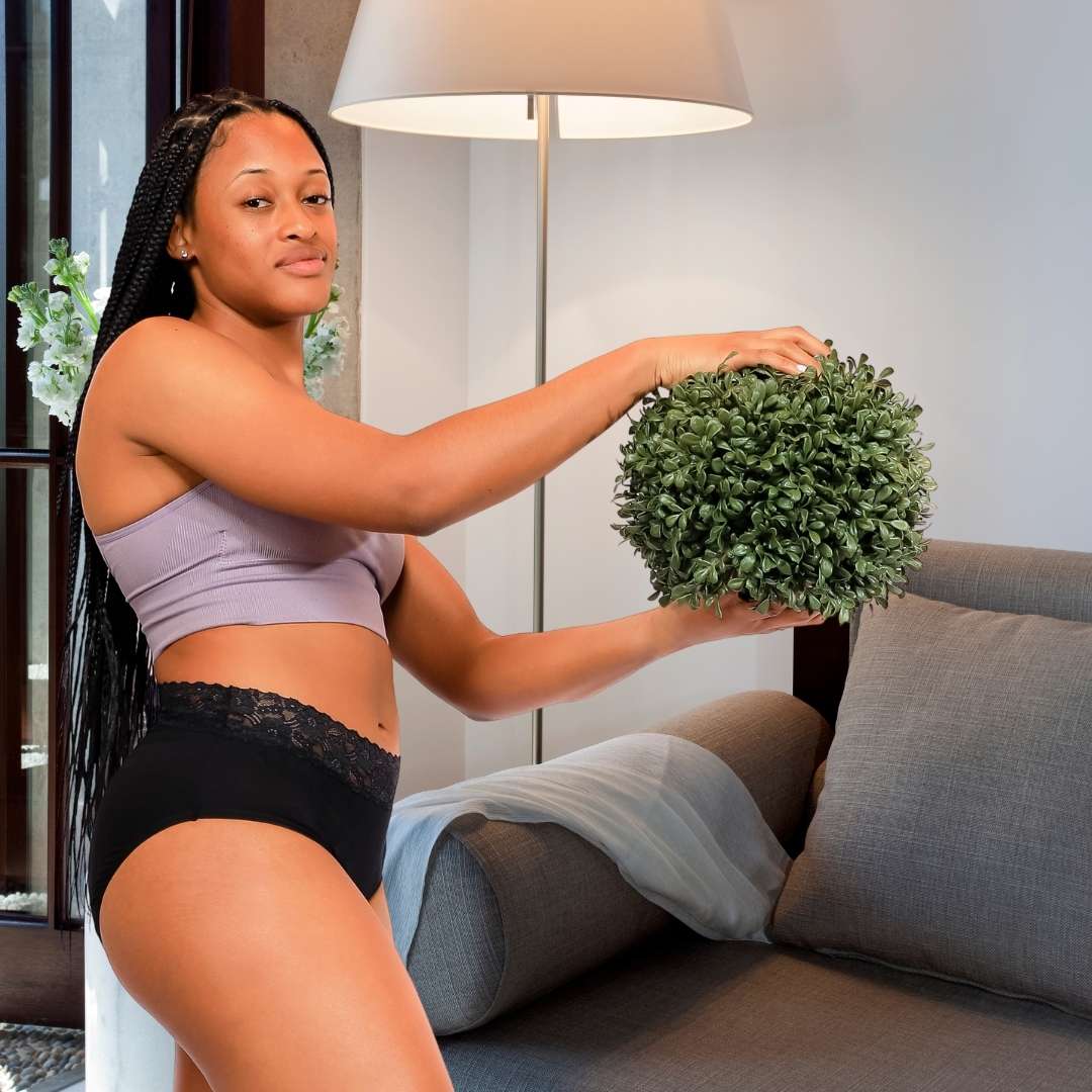 High Waist Brief: Lourdes